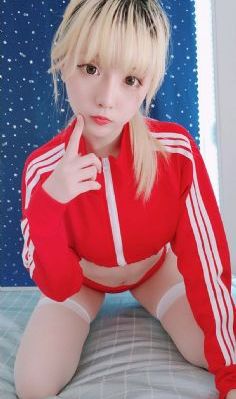 电车痴汉乳揉みま痴汉电车视频